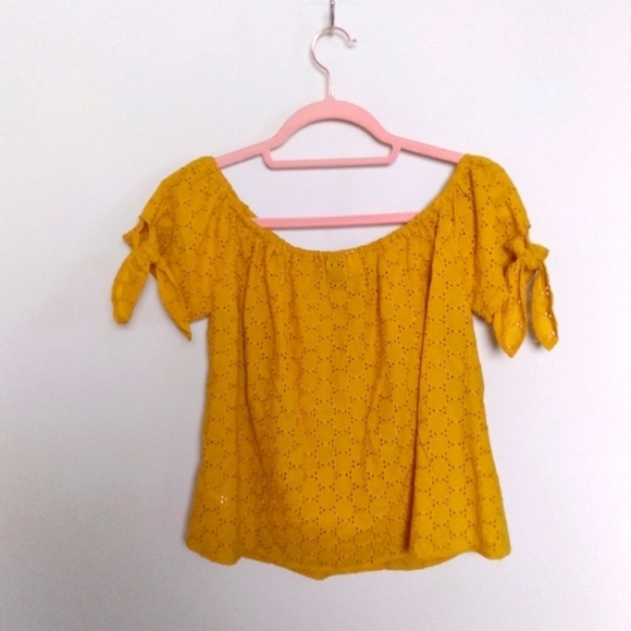 Universal Thread Goldenrod Mustard Yellow Eyelet Lace Short Sleeve Blouse Small - Picture 2 of 8